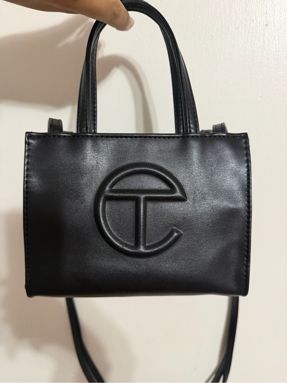 Black Telfar mini bag 🖤
#telfar #telfarbag #shoulderbag